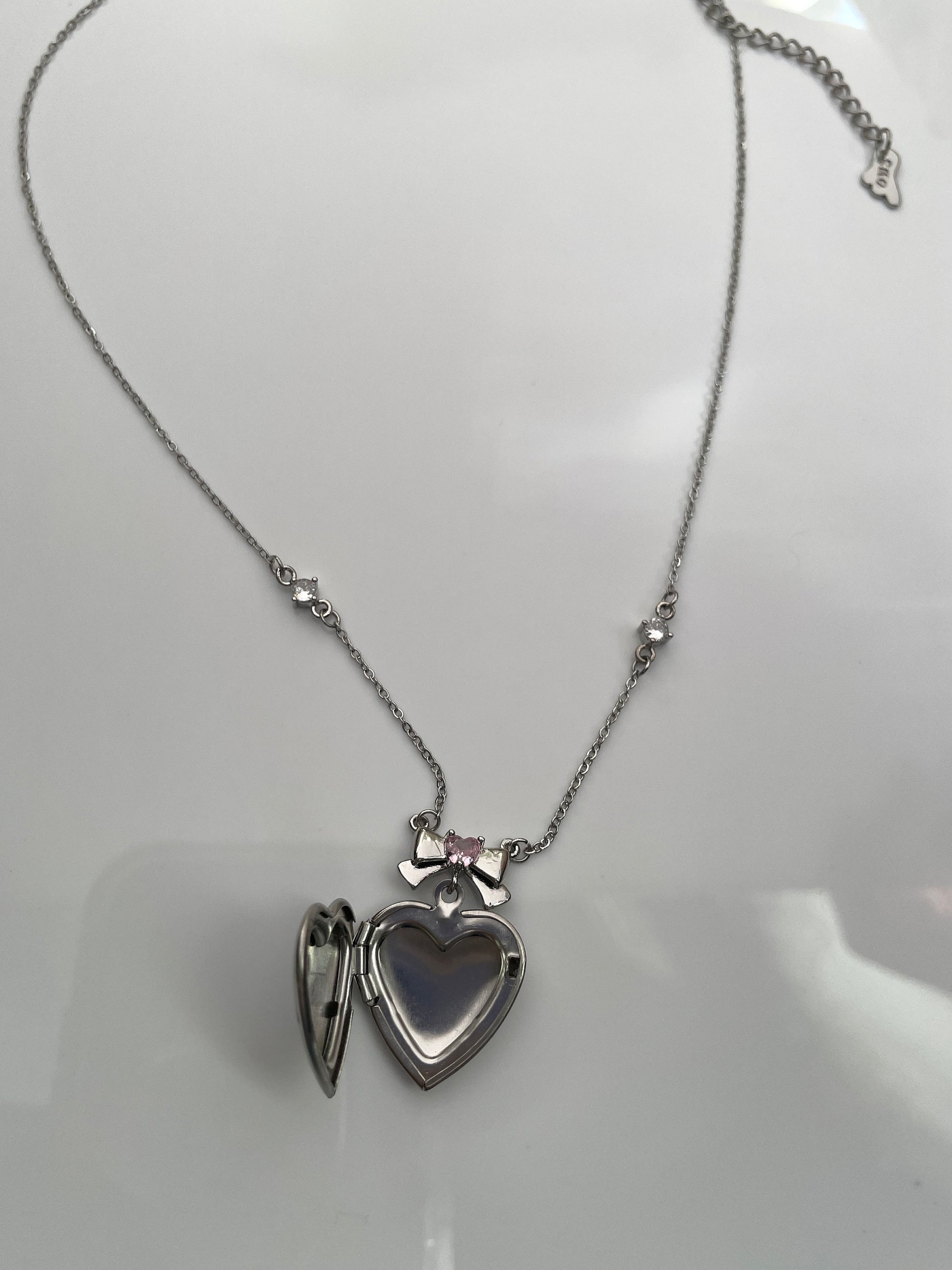 Angelica Coquette Bow Heart Locket Necklace – Feels Like Sno